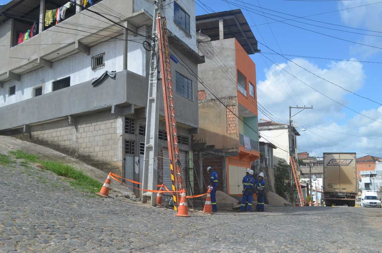 Camacã: Coelba inicia a troca de fiação e rede elétrica em pontos estratégicos da cidade
